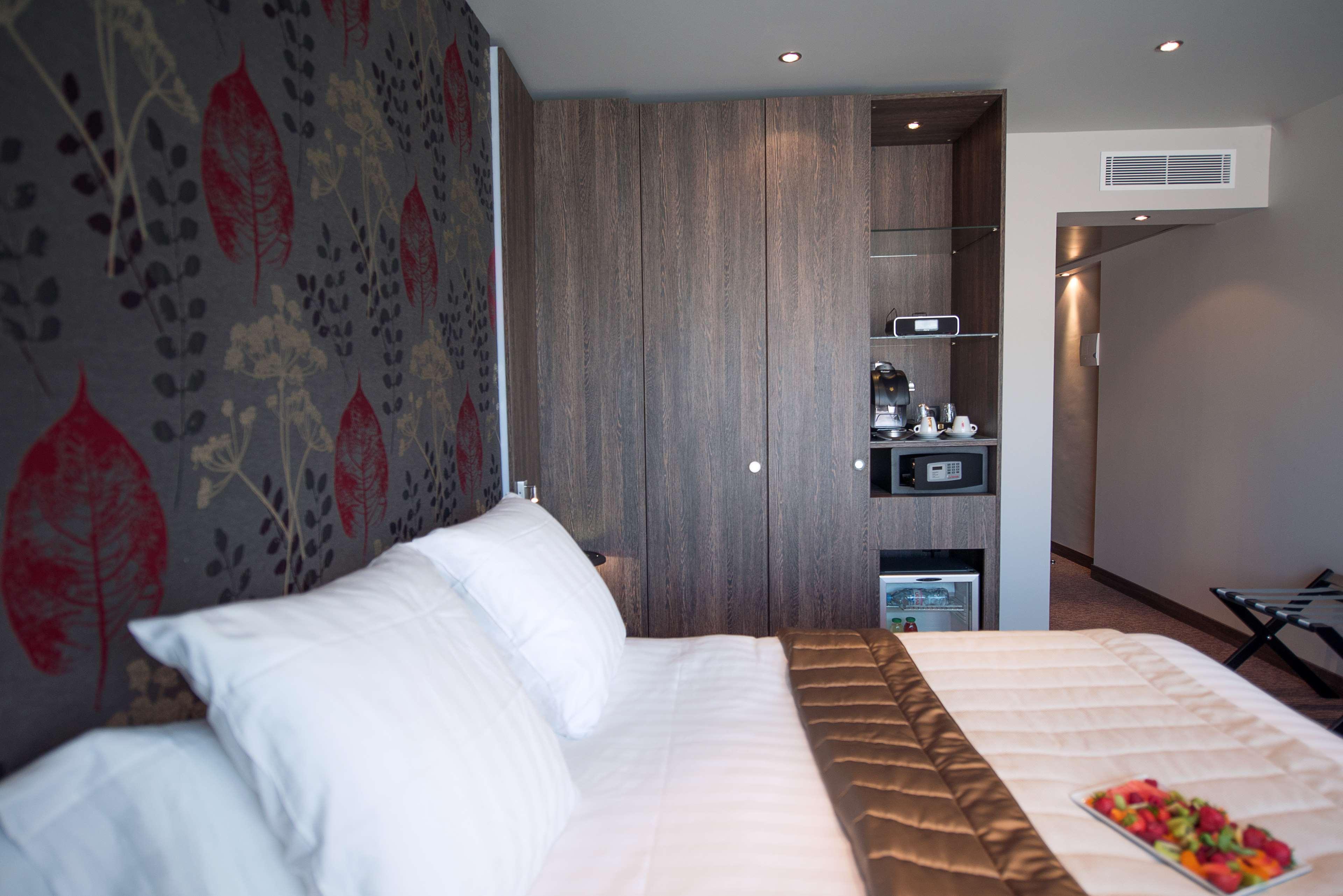 Western Le Patio Des Artistes Wellness Jacuzzi Hotel